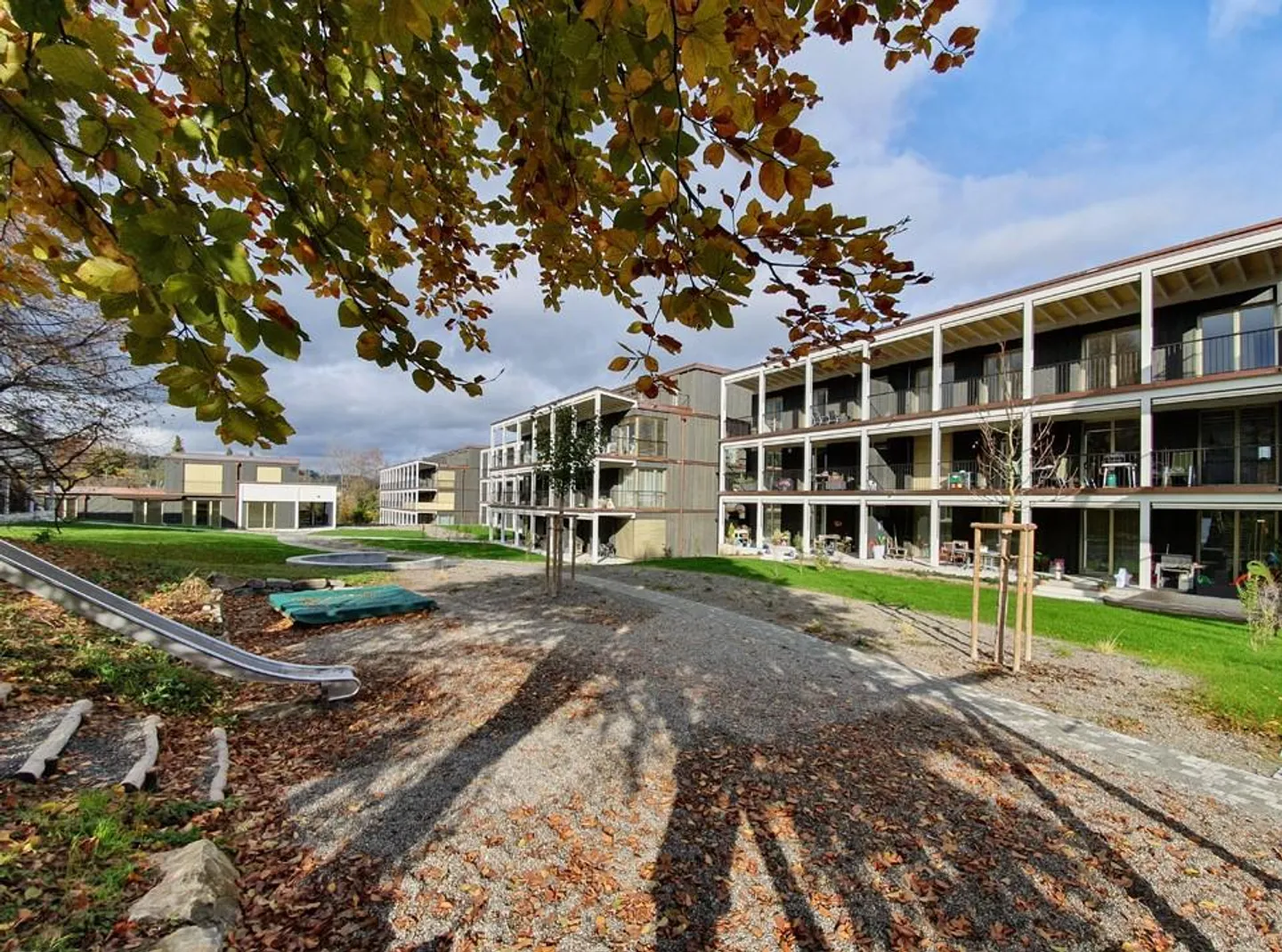 Living by the stream with a 27m2 sunny, large loggia - Photo 1 of 13