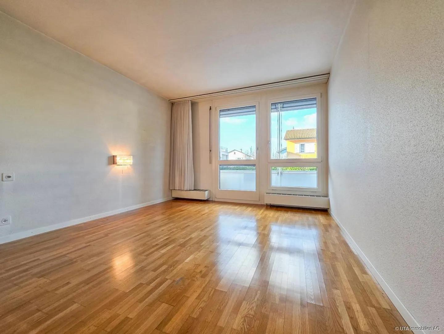 Wohnen an zentraler Lage mit zwei Balkonen und viel Platz - Foto 1 von 14