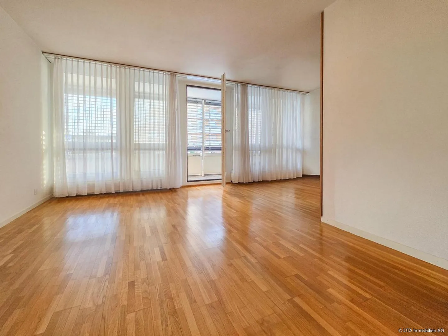 Wohnen an zentraler Lage mit zwei Balkonen und viel Platz - Foto 2 von 14