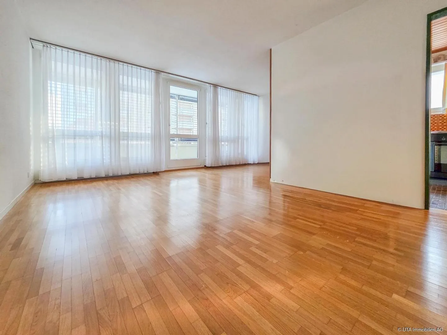 Wohnen an zentraler Lage mit zwei Balkonen und viel Platz - Foto 3 von 14