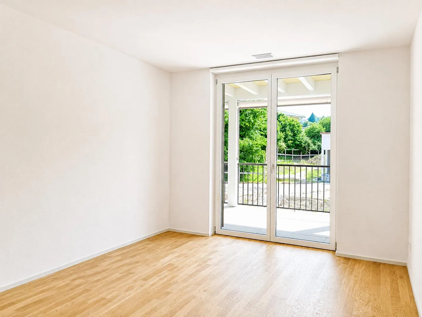 Living by the stream with a 27m2 sunny, large loggia - Photo 7 of 13