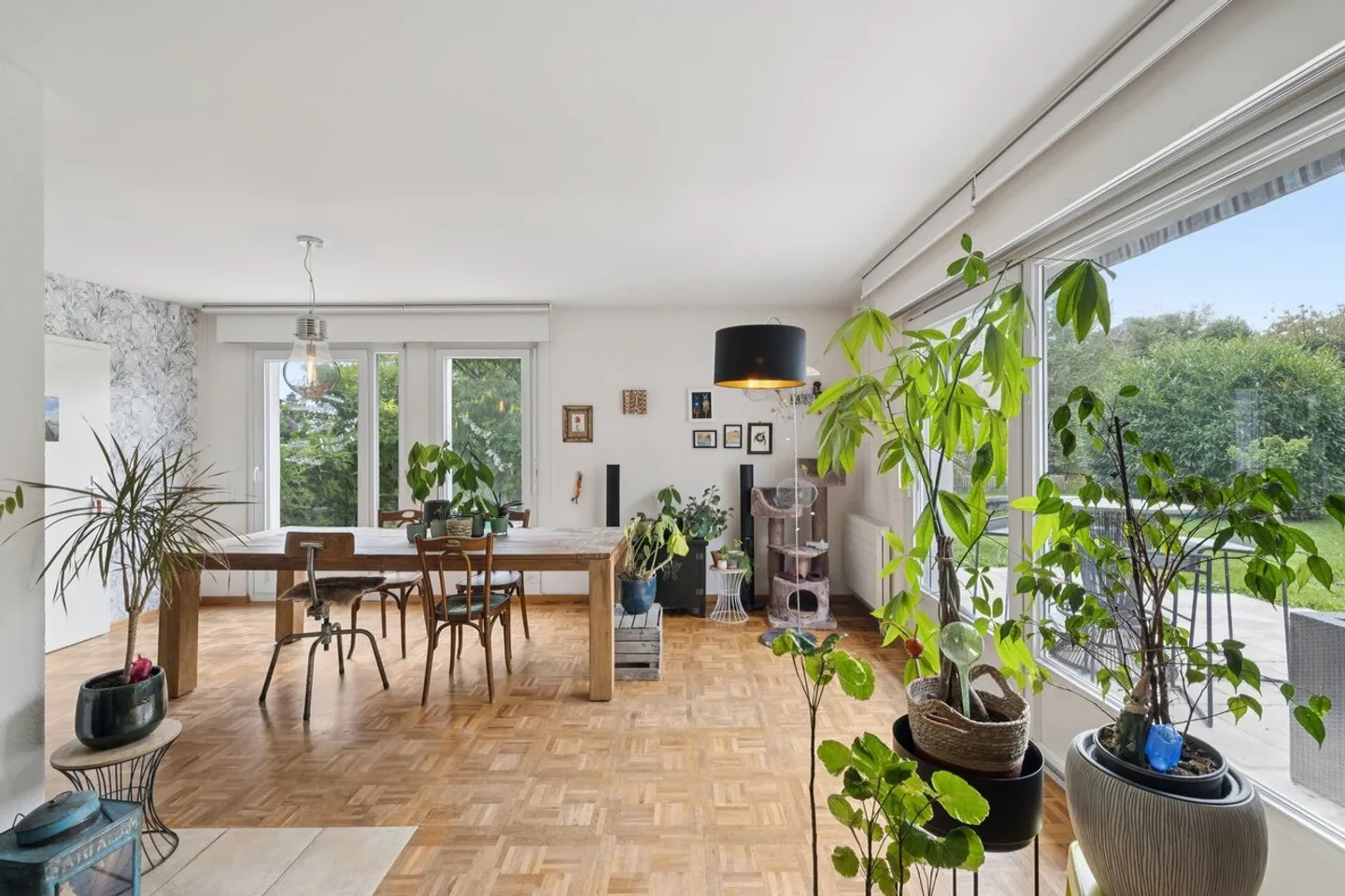 Familienvilla mit großem, bewaldetem Garten - Foto 4 von 11