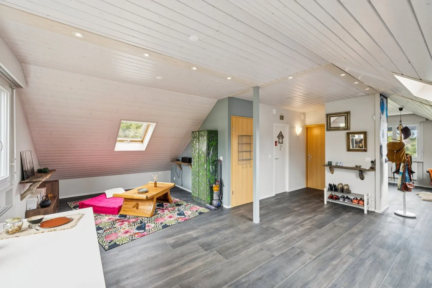 Familienvilla mit großem, bewaldetem Garten - Foto 6 von 11