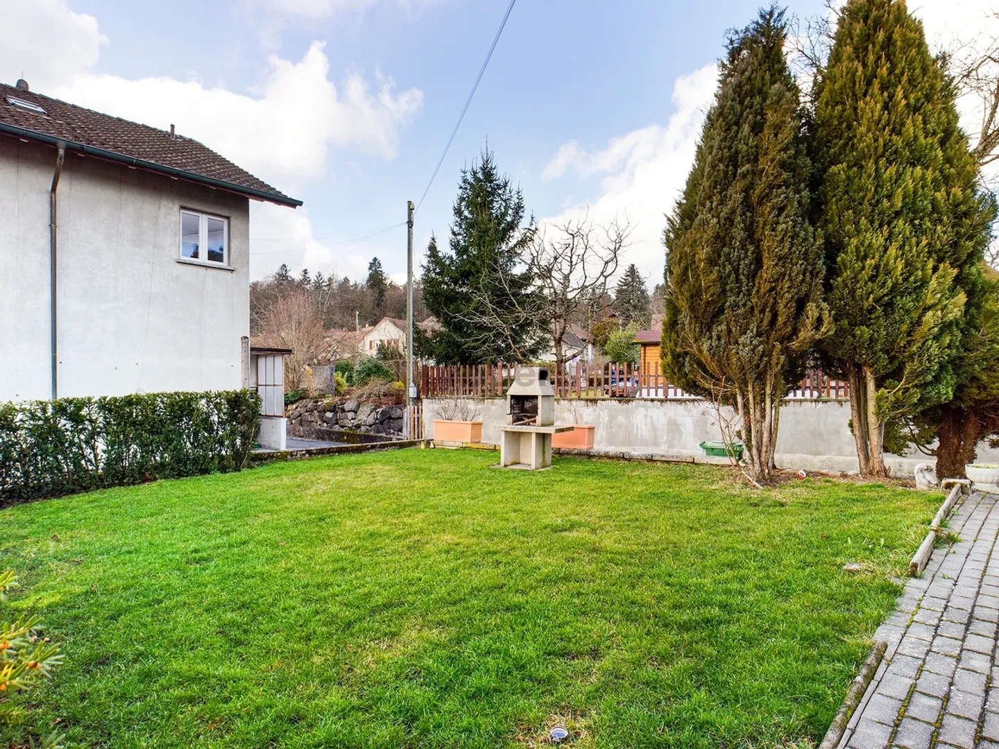 Wonderful multi-family house with 4 apartments in the idyllic region... - Photo 10 of 11