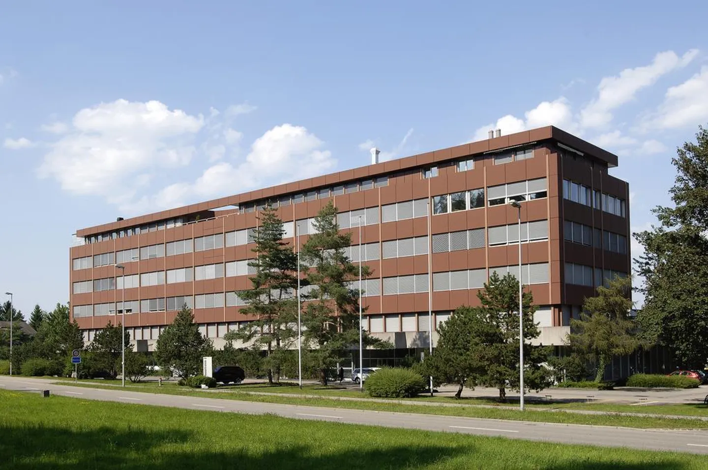 Work in a well-developed location on the outskirts of Zurich - Photo 1 of 11