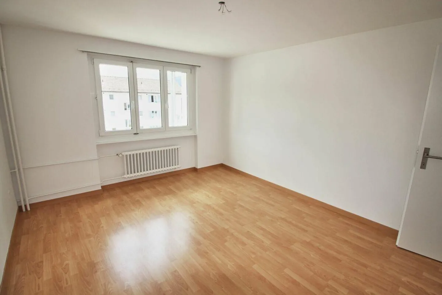 Appartamento soleggiato con 3 stanze e balcone vicino a Thur - Foto 1 di 6