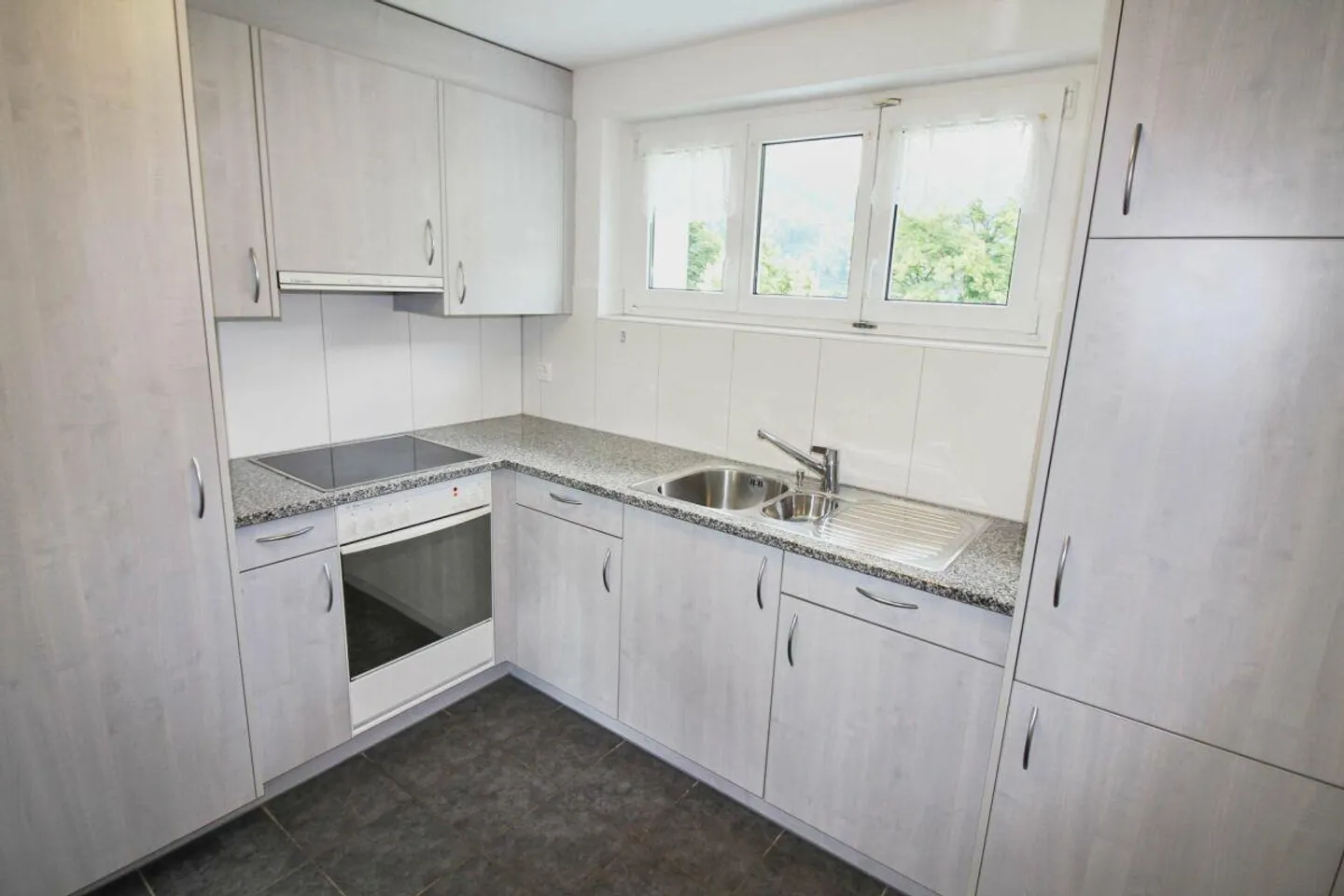 Appartamento soleggiato con 3 stanze e balcone vicino a Thur - Foto 2 di 6