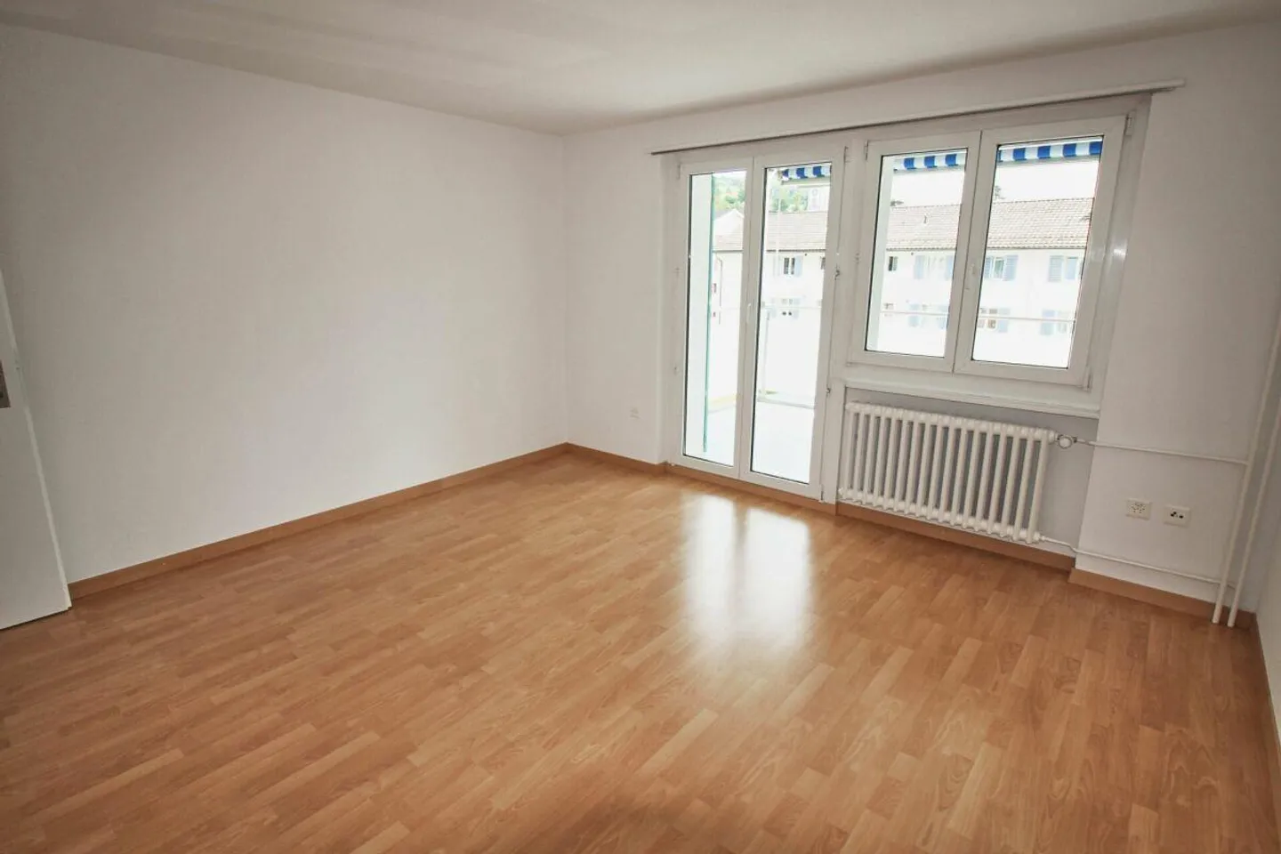 Appartamento soleggiato con 3 stanze e balcone vicino a Thur - Foto 3 di 6