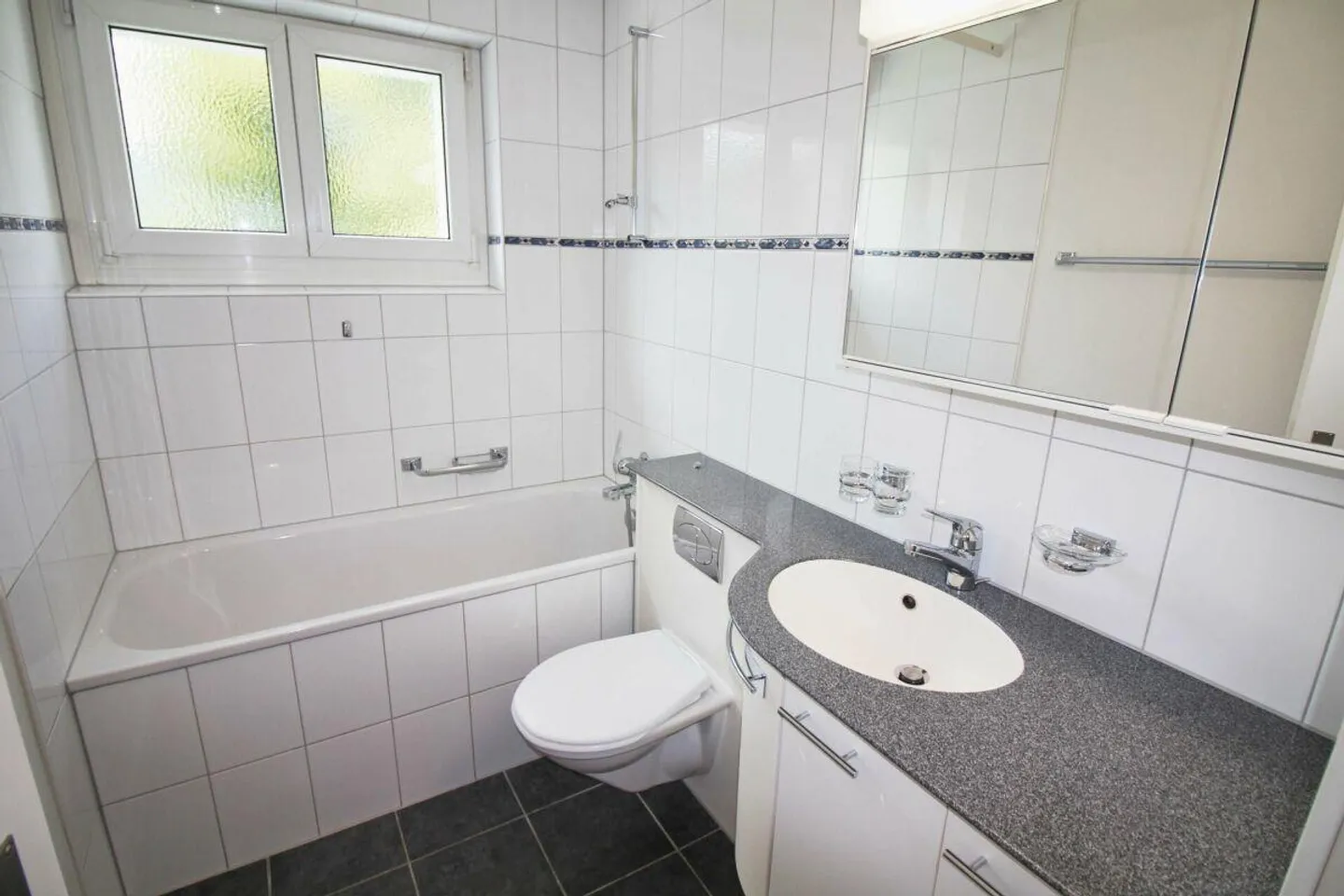 Appartamento soleggiato con 3 stanze e balcone vicino a Thur - Foto 4 di 6