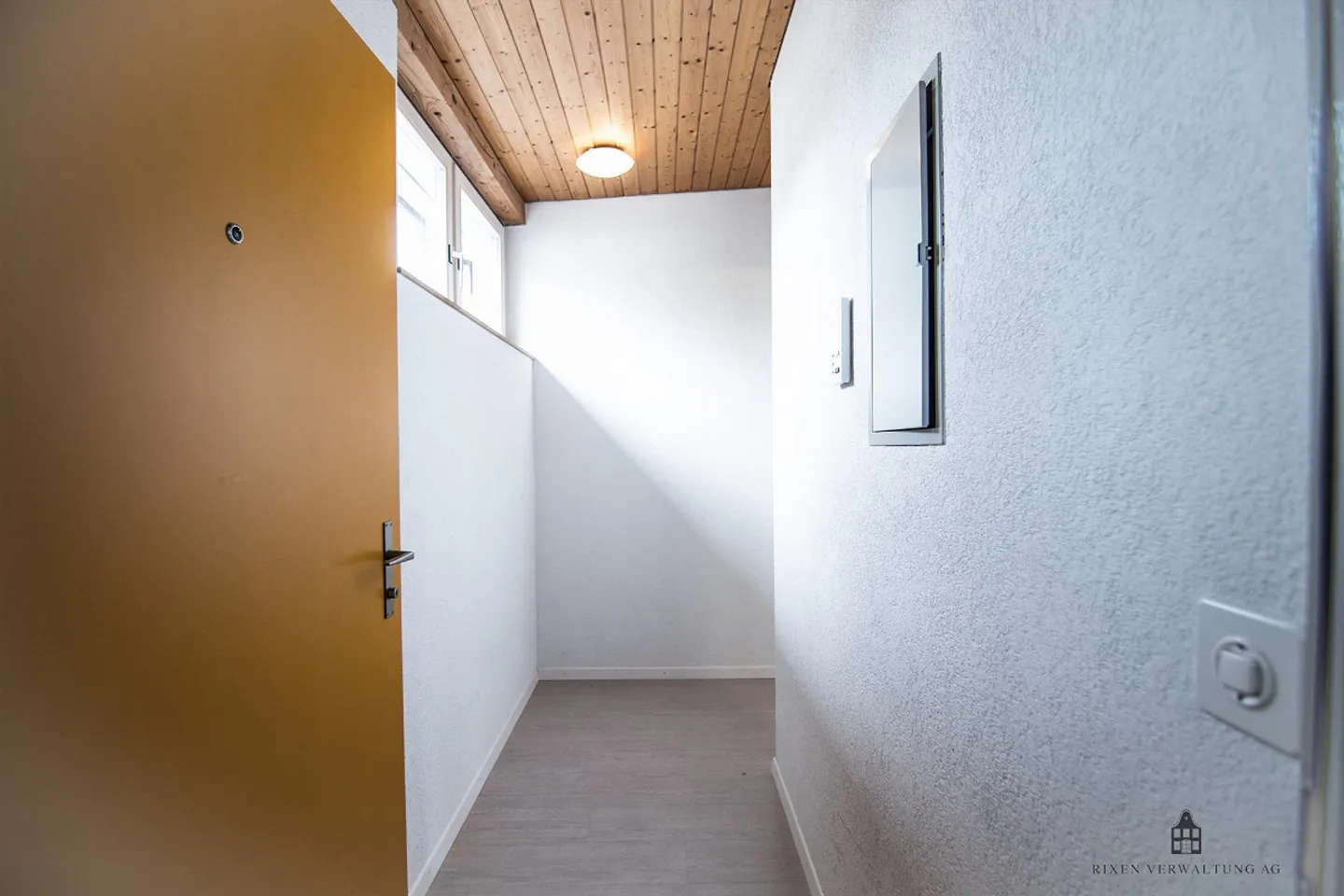 schöne und grosse 2.5 Zimmer Dachwohnung - Foto 1 von 9