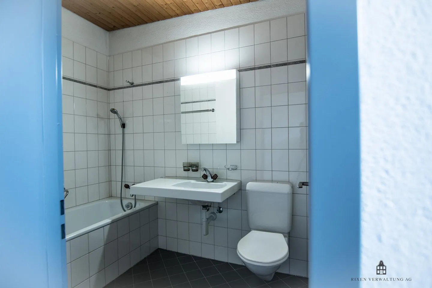 schöne und grosse 2.5 Zimmer Dachwohnung - Foto 3 von 9