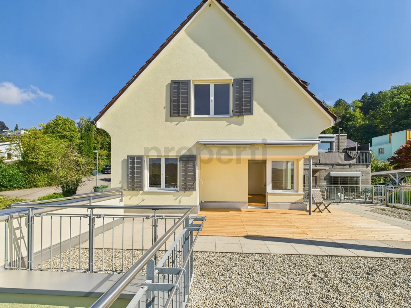 Appartamento 4.5 appena ristrutturato con grande terrazza in una zona residenziale tranquilla a Wettswil am Albis - Foto 2 di 13