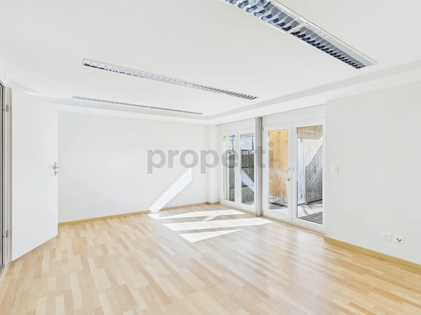 Appartamento 4.5 appena ristrutturato con grande terrazza in una zona residenziale tranquilla a Wettswil am Albis - Foto 10 di 13