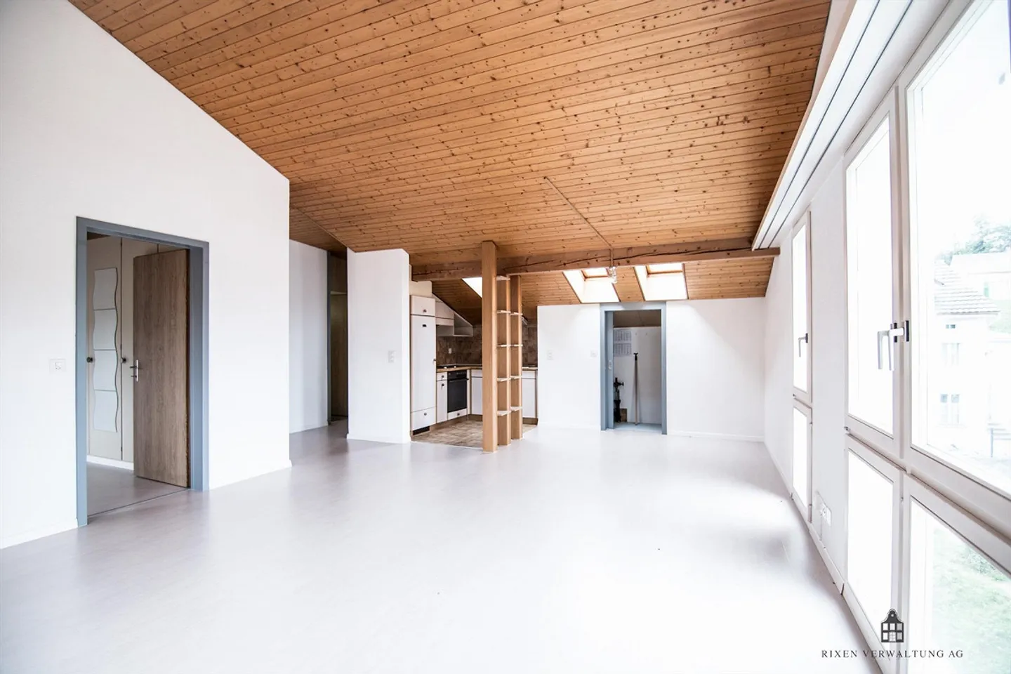 schöne und grosse 2.5 Zimmer Dachwohnung - Foto 8 von 9