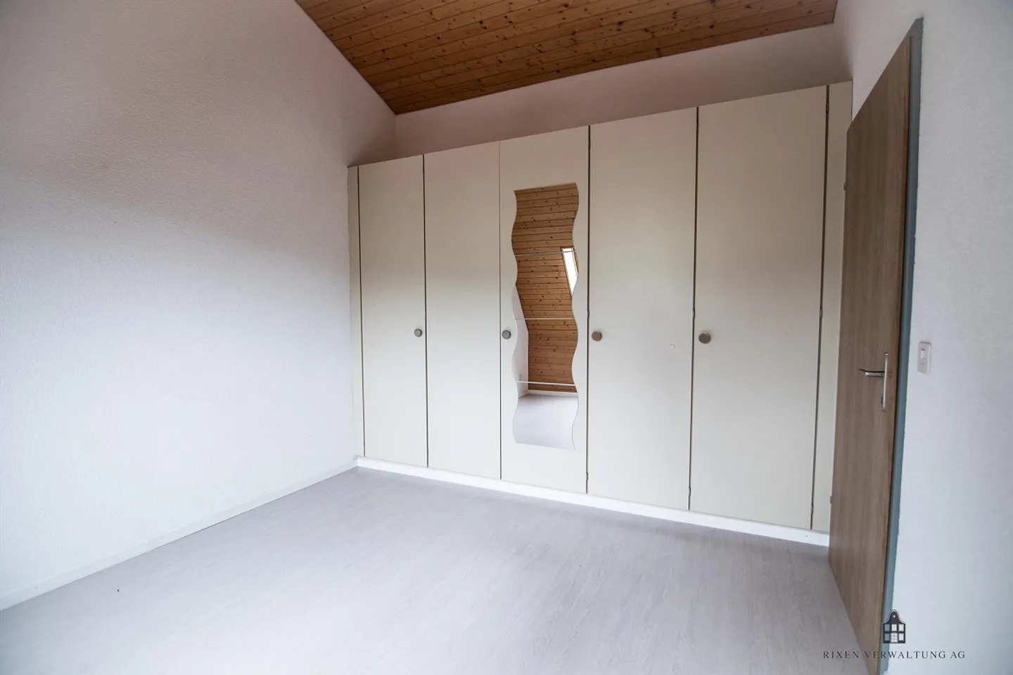 schöne und grosse 2.5 Zimmer Dachwohnung - Foto 9 von 9