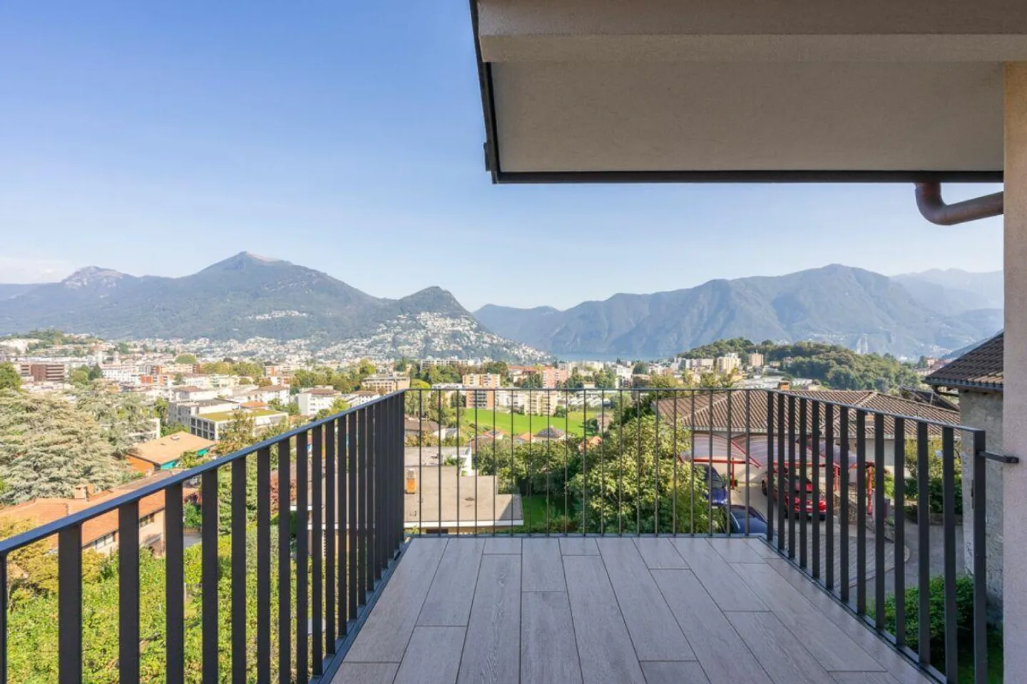 BREGANZONA · VUE SUR LE LAC · MAISON JUMELÉE ÉLÉGANTE AVEC DEUX A... - Photo 1 sur 24