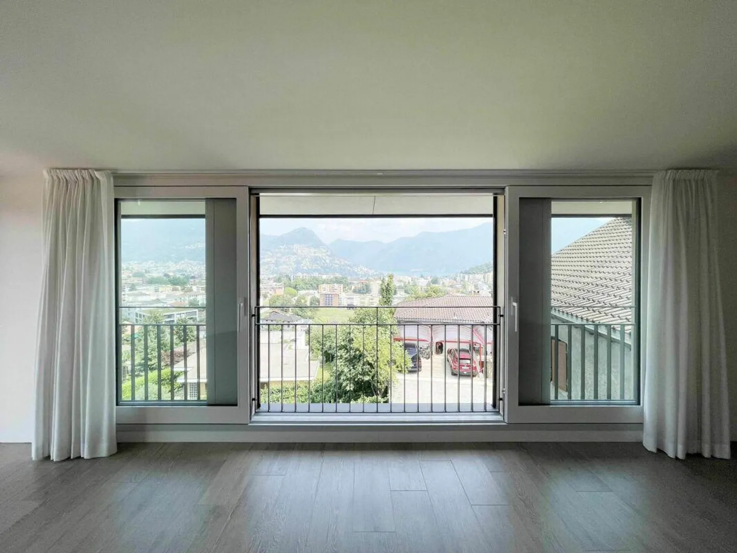 BREGANZONA · VUE SUR LE LAC · MAISON JUMELÉE ÉLÉGANTE AVEC DEUX A... - Photo 13 sur 24