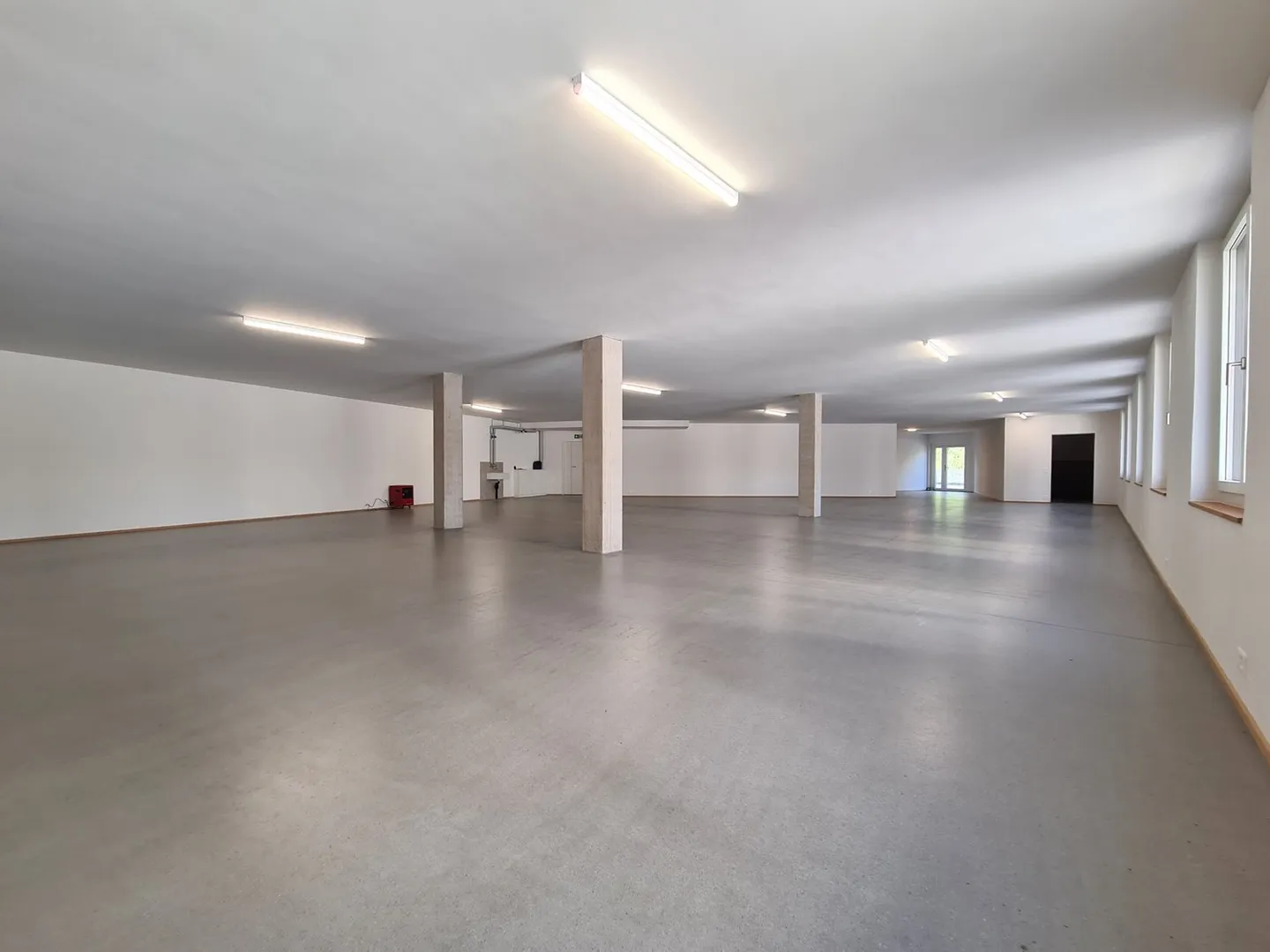 Ampia stanza con possibilità di utilizzo versatile - Foto 1 di 9