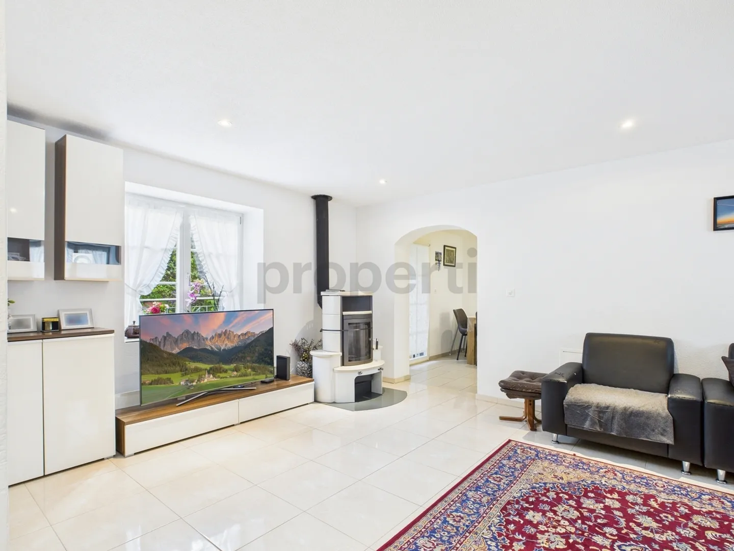 Inviting Row House in Basel with 6.5 Rooms - Photo 2 of 12