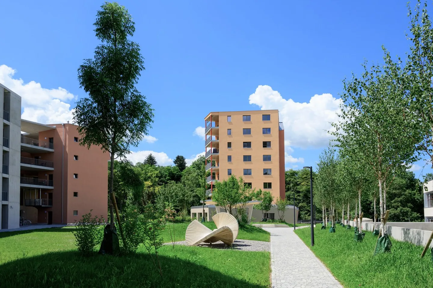 Ampia stanza con possibilità di utilizzo versatile - Foto 5 di 9