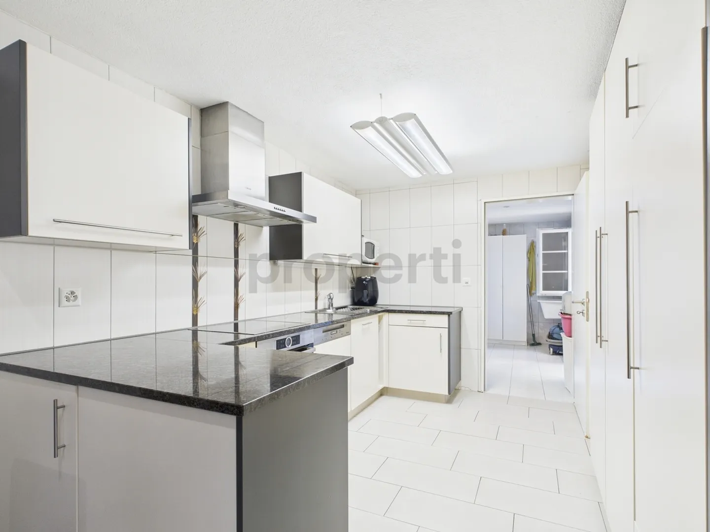 Inviting Row House in Basel with 6.5 Rooms - Photo 5 of 12