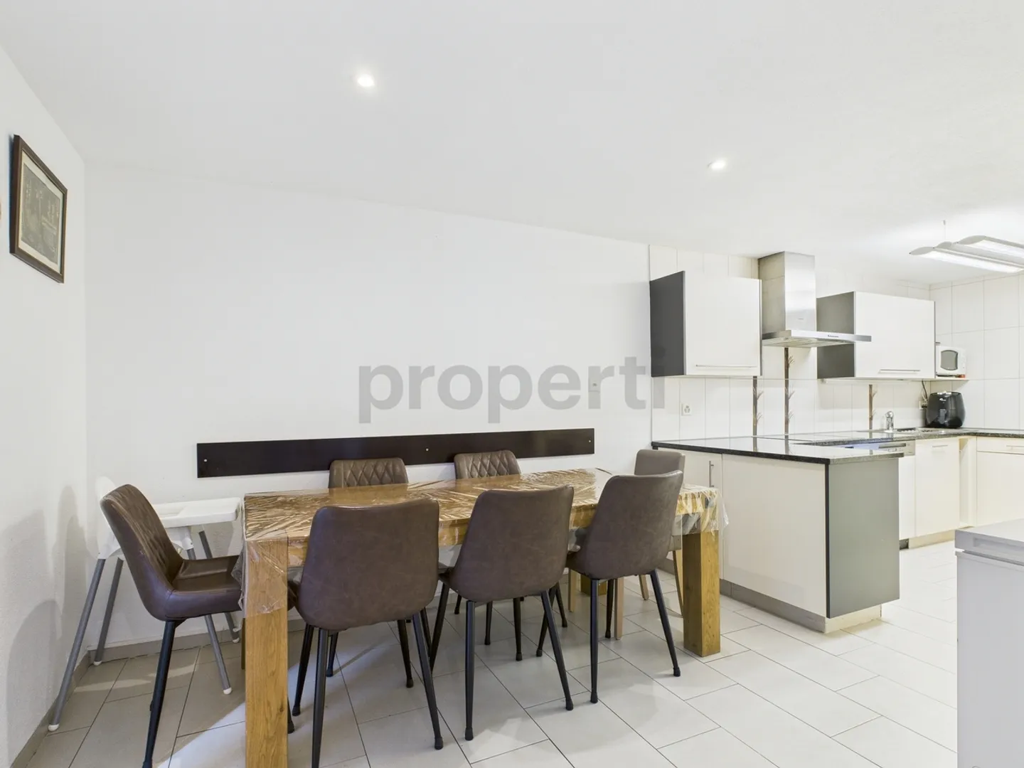 Inviting Row House in Basel with 6.5 Rooms - Photo 6 of 12