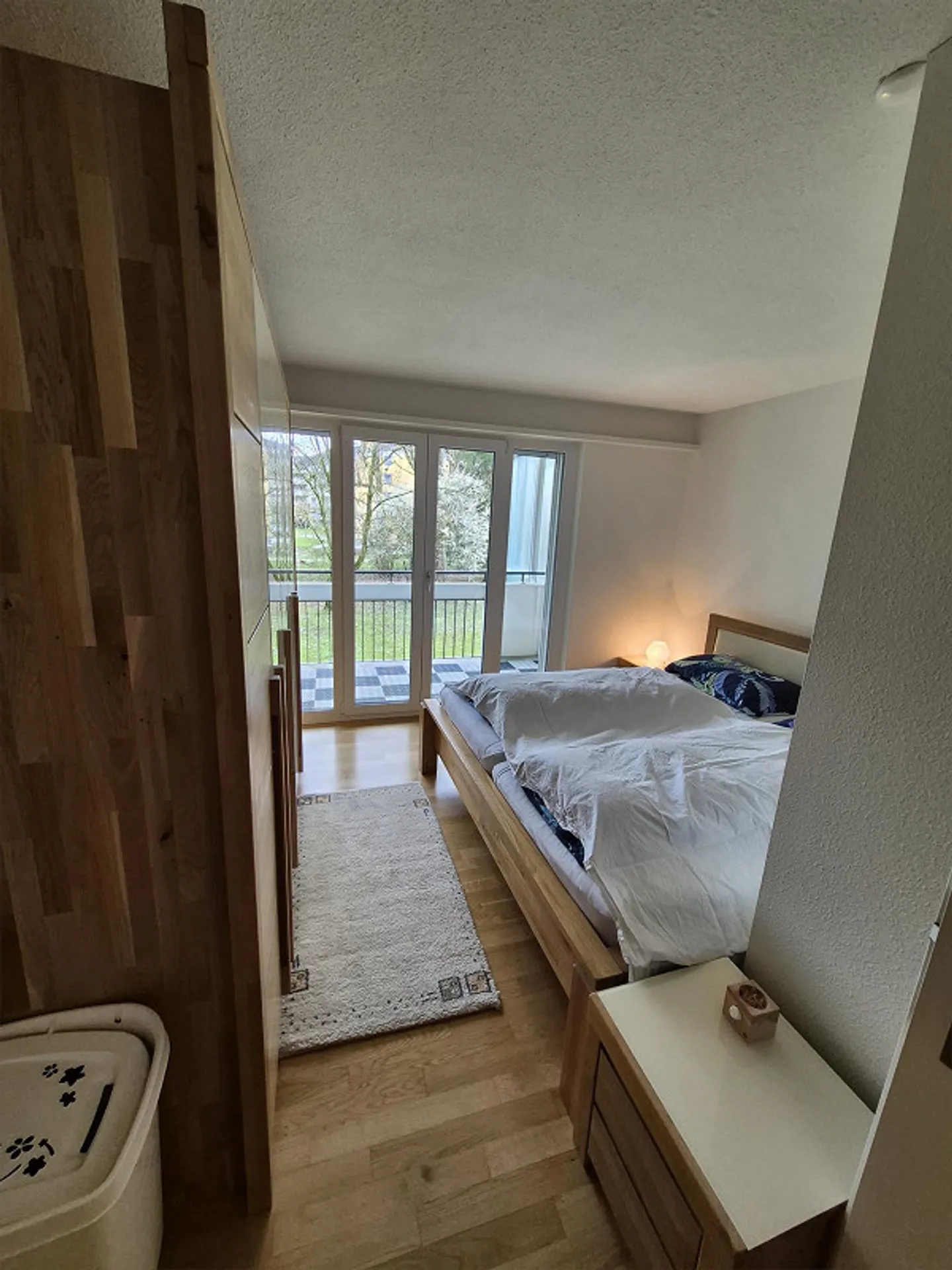 Vie urbaine près de Zurich avec vue sur la verdure - Photo 8 sur 12