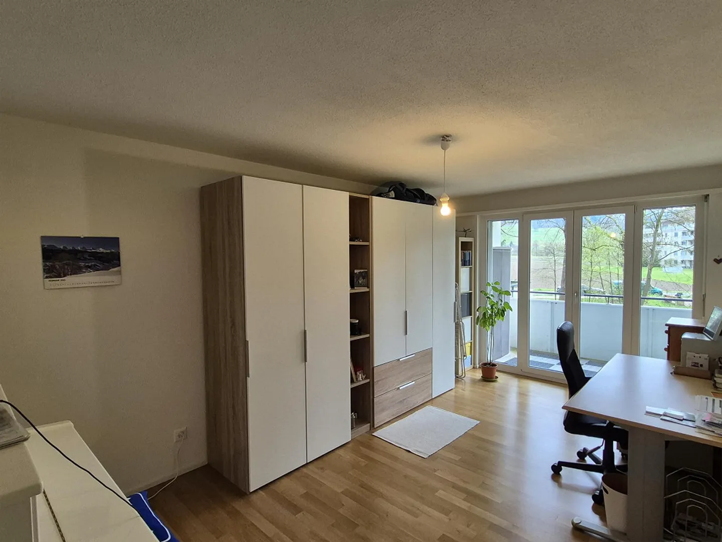 Vie urbaine près de Zurich avec vue sur la verdure - Photo 9 sur 12