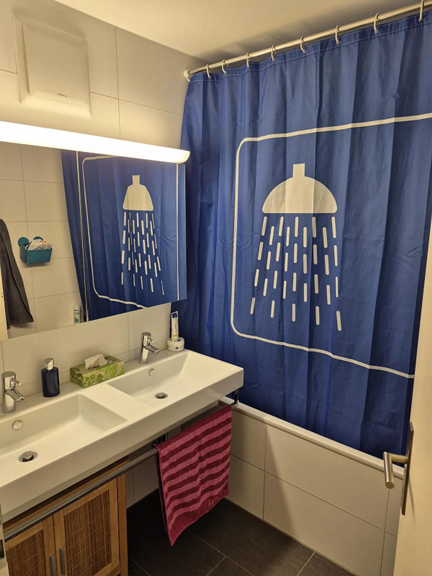 Vie urbaine près de Zurich avec vue sur la verdure - Photo 10 sur 12