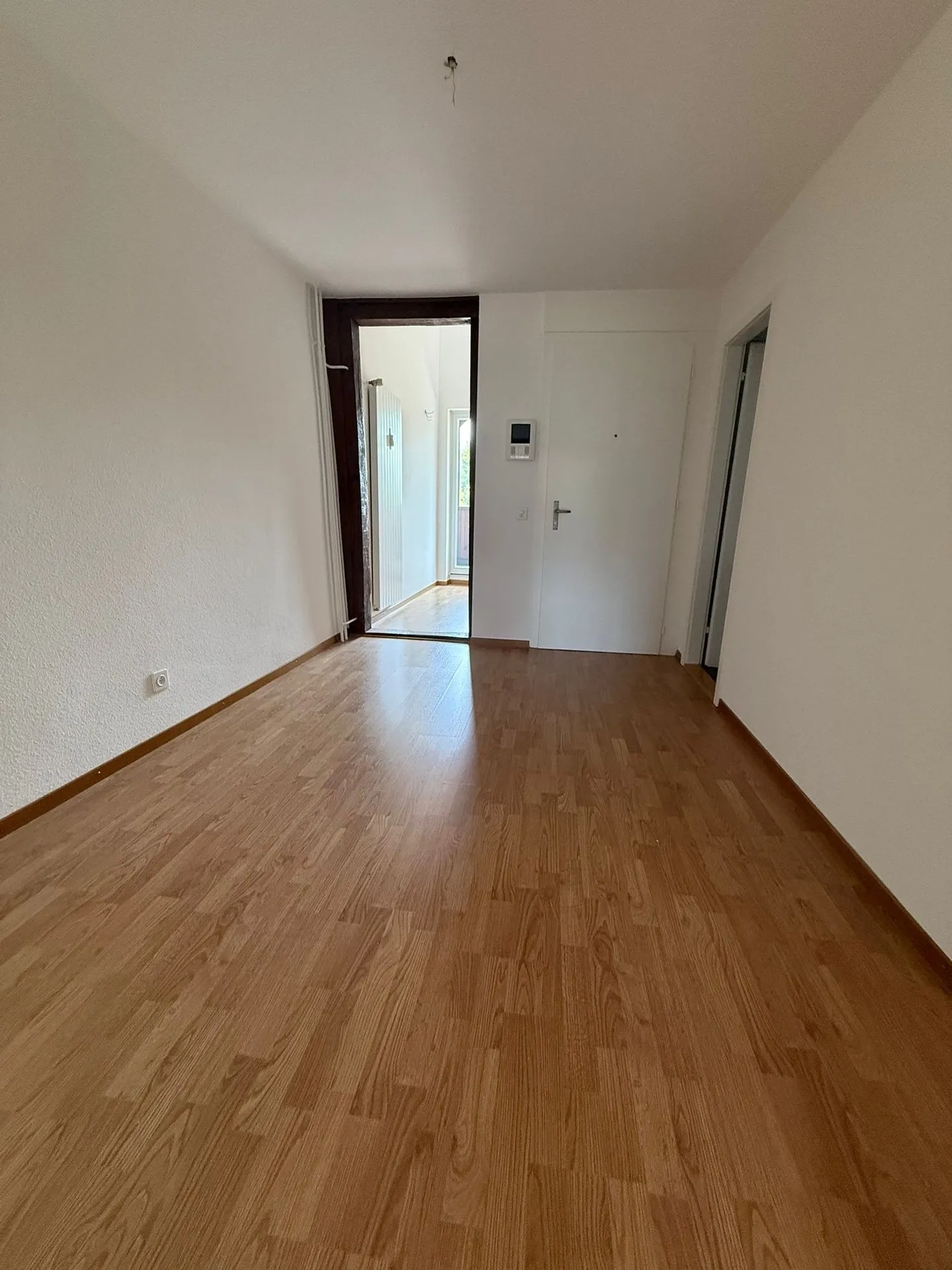 Charmante 3.5-Zimmer-Maisonette-Wohnung mit Blick auf die Birs - Foto 7 von 12
