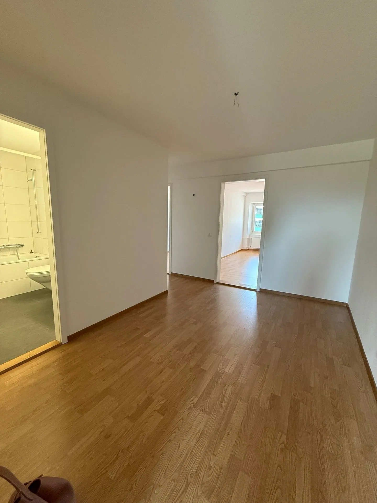 Charmante 3.5-Zimmer-Maisonette-Wohnung mit Blick auf die Birs - Foto 8 von 12