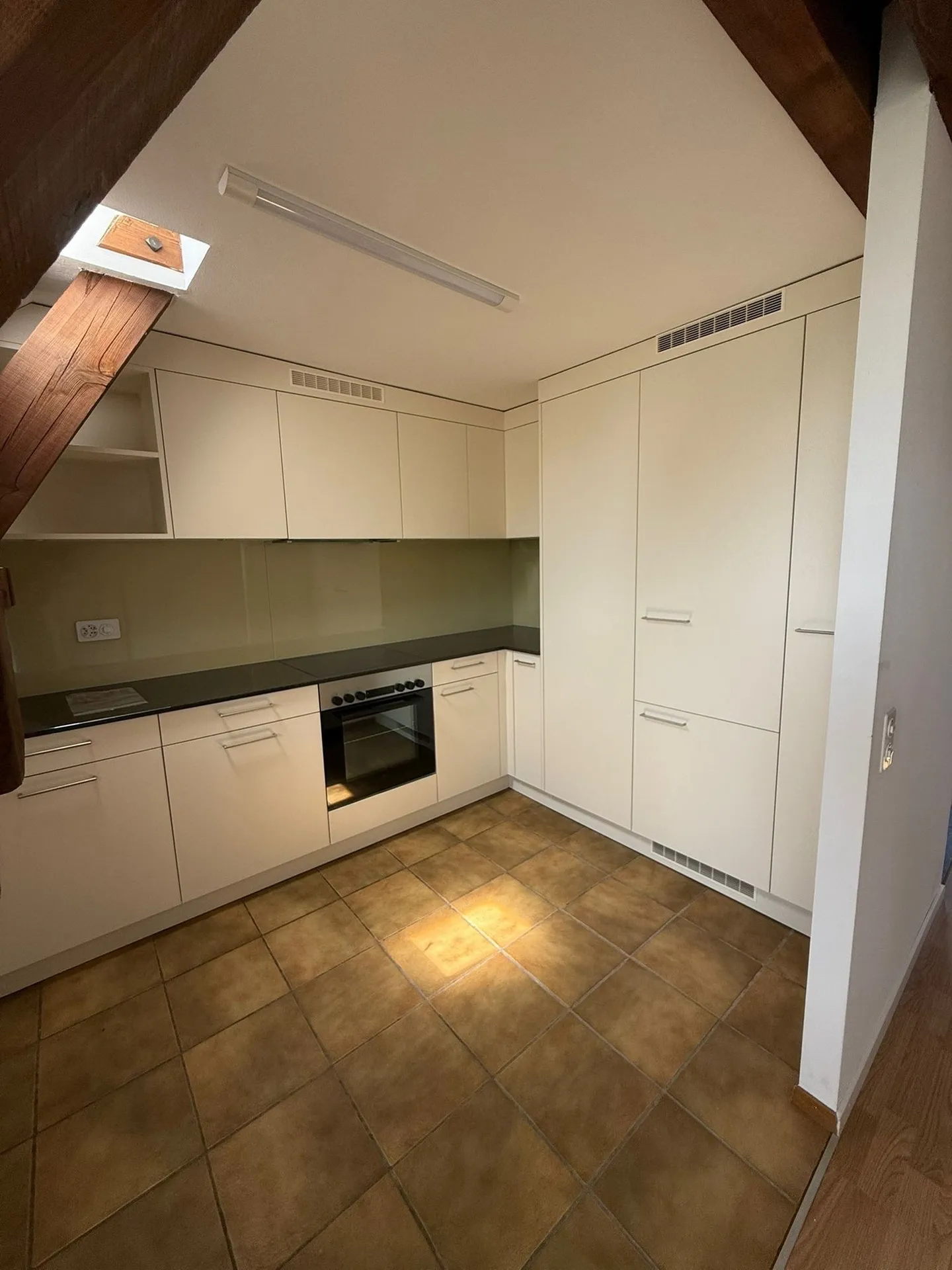 Charmante 3.5-Zimmer-Maisonette-Wohnung mit Blick auf die Birs - Foto 4 von 12