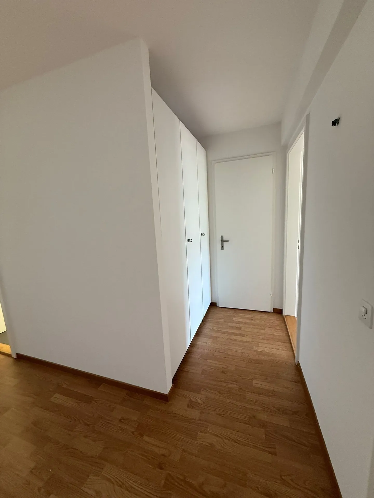 Charmante 3.5-Zimmer-Maisonette-Wohnung mit Blick auf die Birs - Foto 6 von 12
