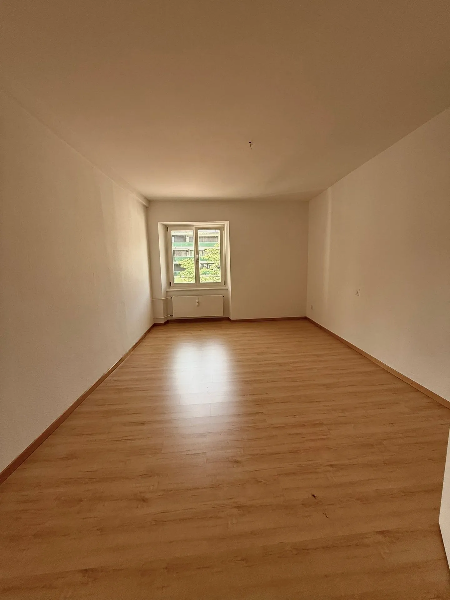 Charmante 3.5-Zimmer-Maisonette-Wohnung mit Blick auf die Birs - Foto 10 von 12