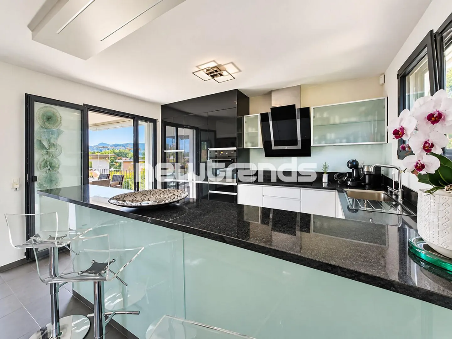 Agno, 4.5 Zimmer mit Terrasse, Garten, Jacuzzi, privatem Fitnessraum und Abstellraum - Foto 4 von 17