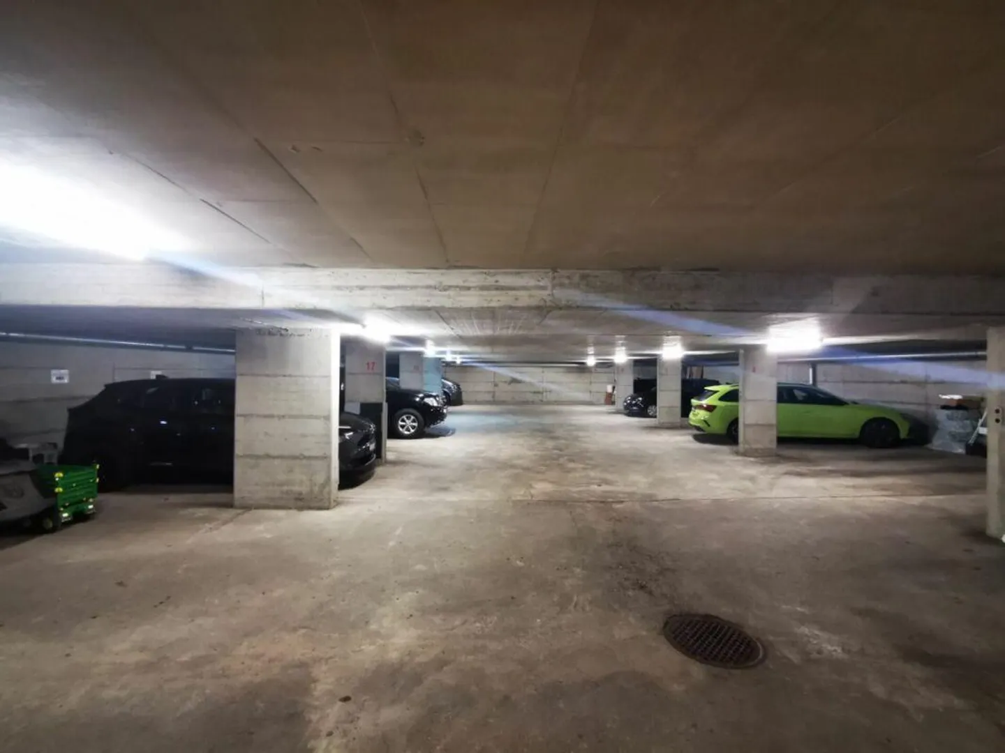 Place de parking dans le garage souterrain - Photo 3 sur 3