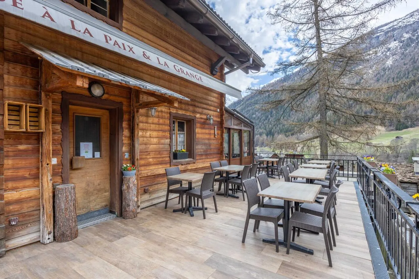 Renommiertes und betriebenes Restaurant im Zentrum des Dorfes Evolène - Foto 6 von 17