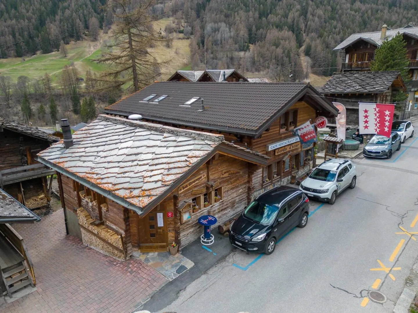 Renommiertes und betriebenes Restaurant im Zentrum des Dorfes Evolène - Foto 7 von 17