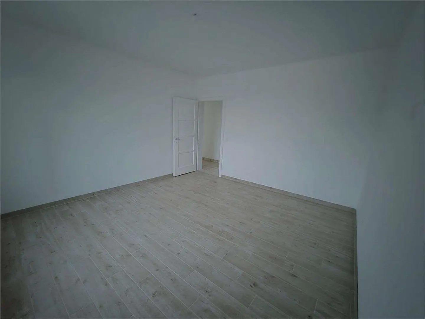 Vacallo - Helles 3-Zimmer-Wohnung in zentraler Lage mit Garage inklusive - Foto 2 von 8