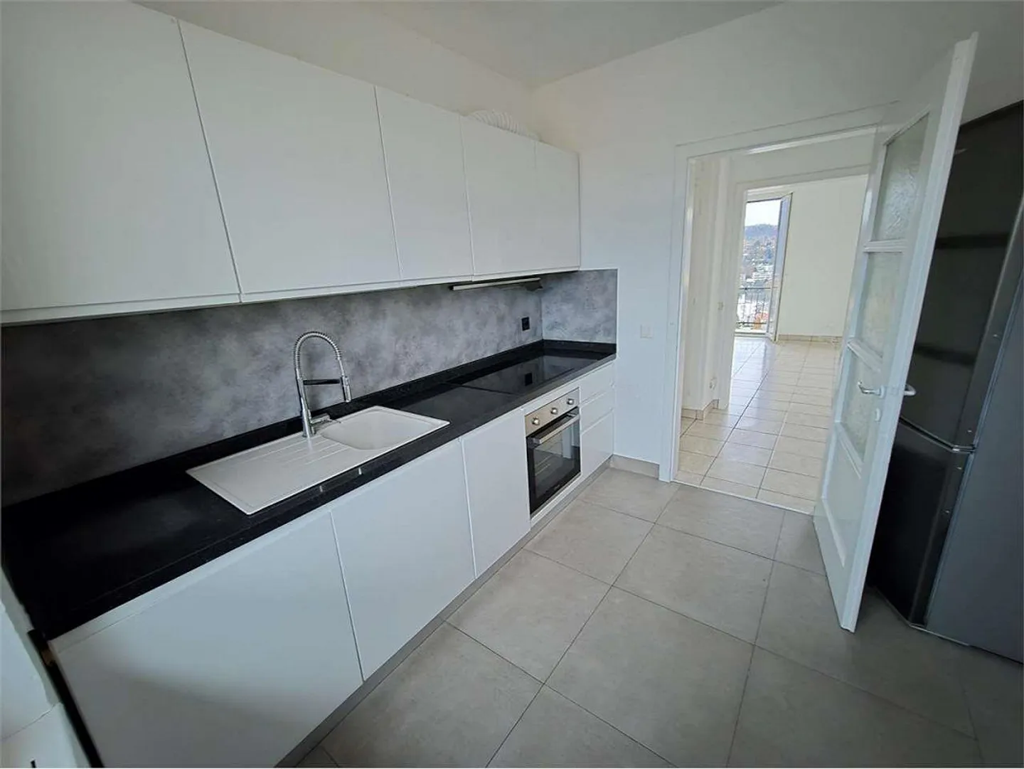 Vacallo - Helles 3-Zimmer-Wohnung in zentraler Lage mit Garage inklusive - Foto 7 von 8