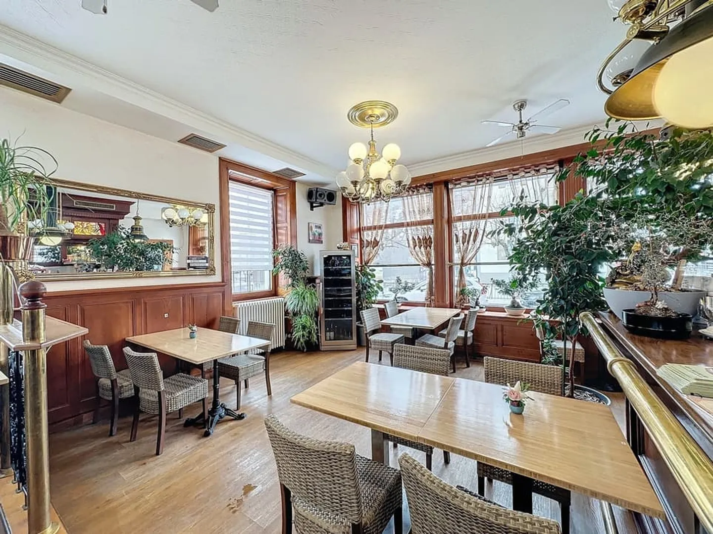 Edificio misto con ristorante - Foto 2 di 13