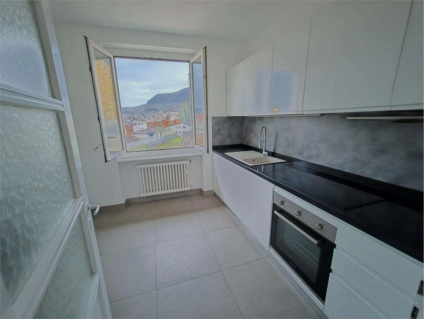 Vacallo - Helles 3-Zimmer-Wohnung in zentraler Lage mit Garage inklusive - Foto 8 von 8