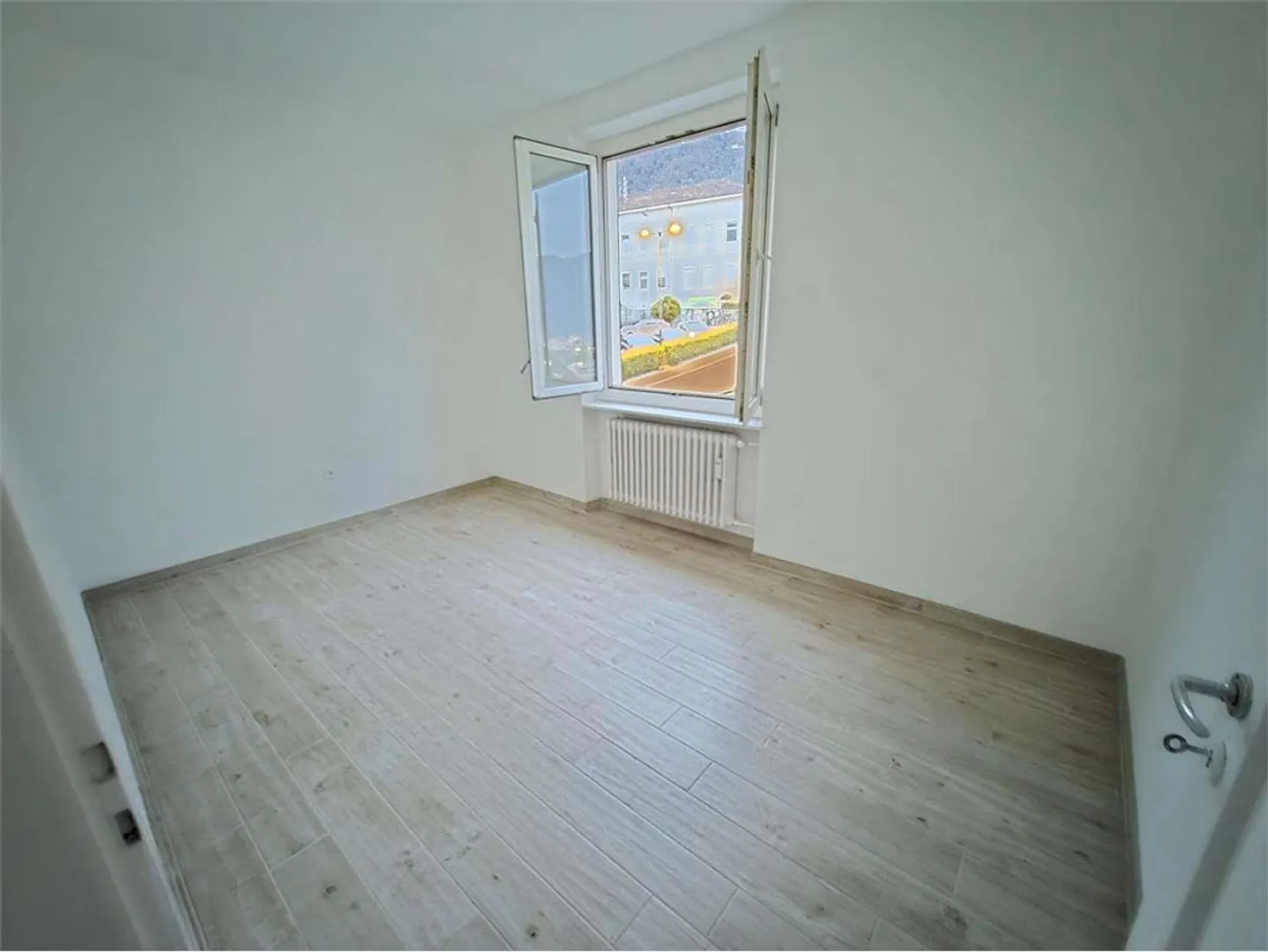 Vacallo - Helles 3-Zimmer-Wohnung in zentraler Lage mit Garage inklusive - Foto 4 von 8