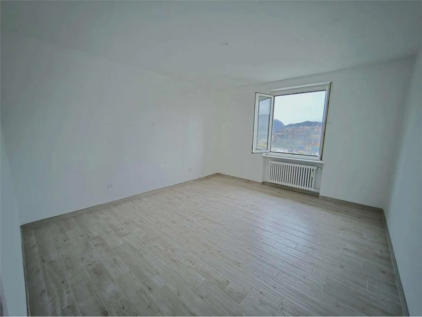 Vacallo - Helles 3-Zimmer-Wohnung in zentraler Lage mit Garage inklusive - Foto 5 von 8