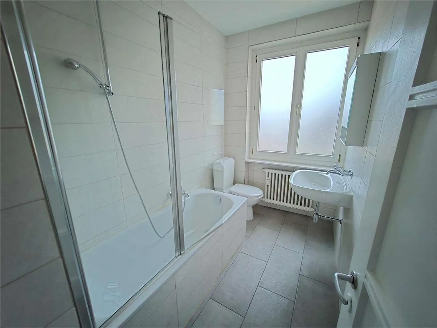 Vacallo - Helles 3-Zimmer-Wohnung in zentraler Lage mit Garage inklusive - Foto 6 von 8