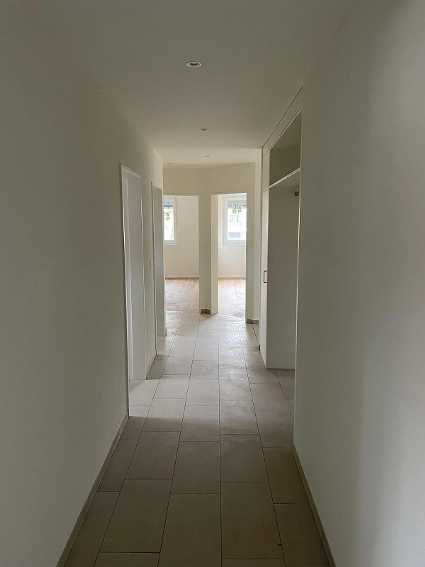 Moderne 3.5 Zimmerwohnung an ruhiger, zentraler Lage - Foto 7 di 9