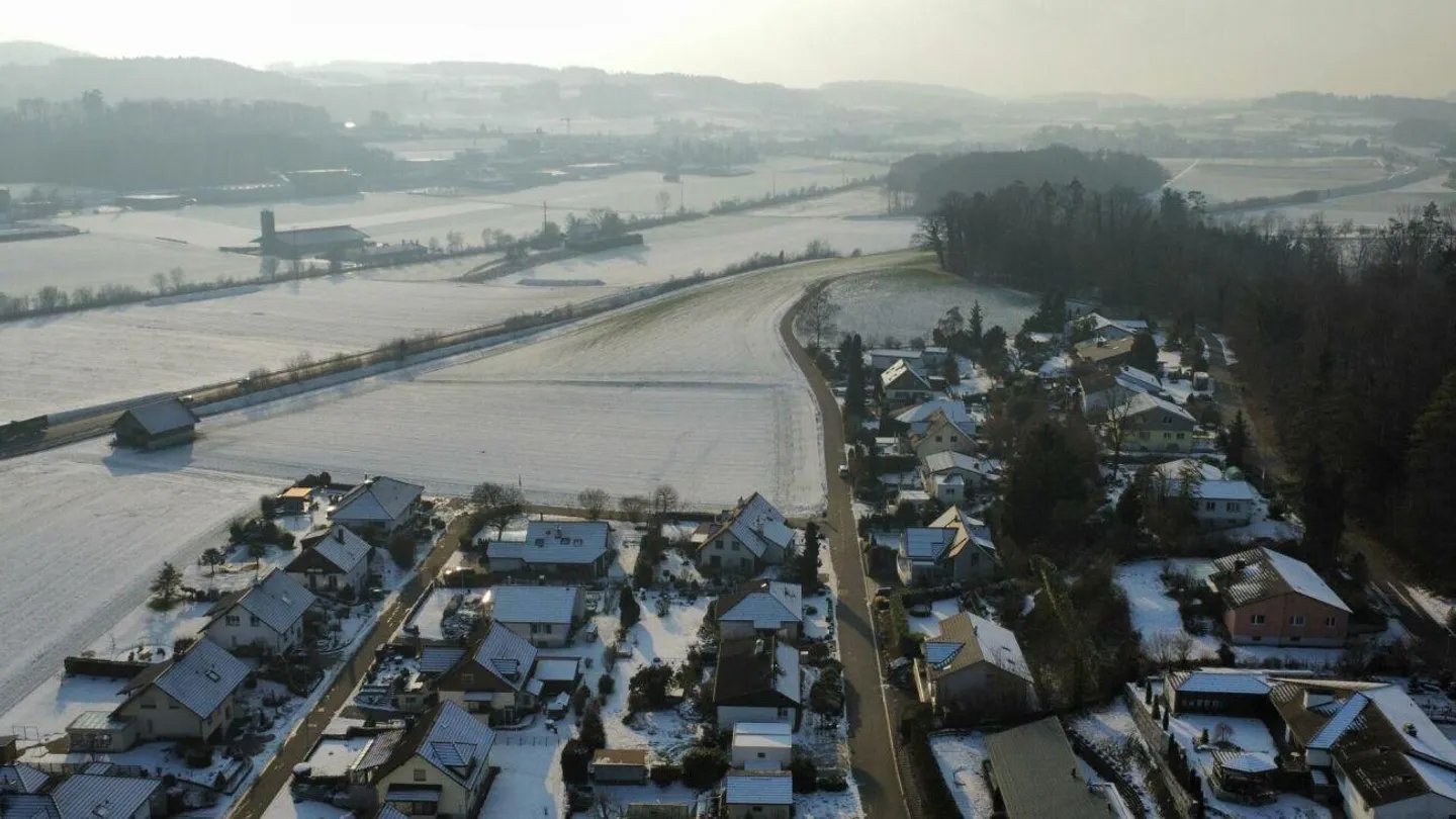 Wohnen mit Weitsicht: Grosszügiges Einfamilienhaus mit Einliegerwohnung - Foto 2 von 2