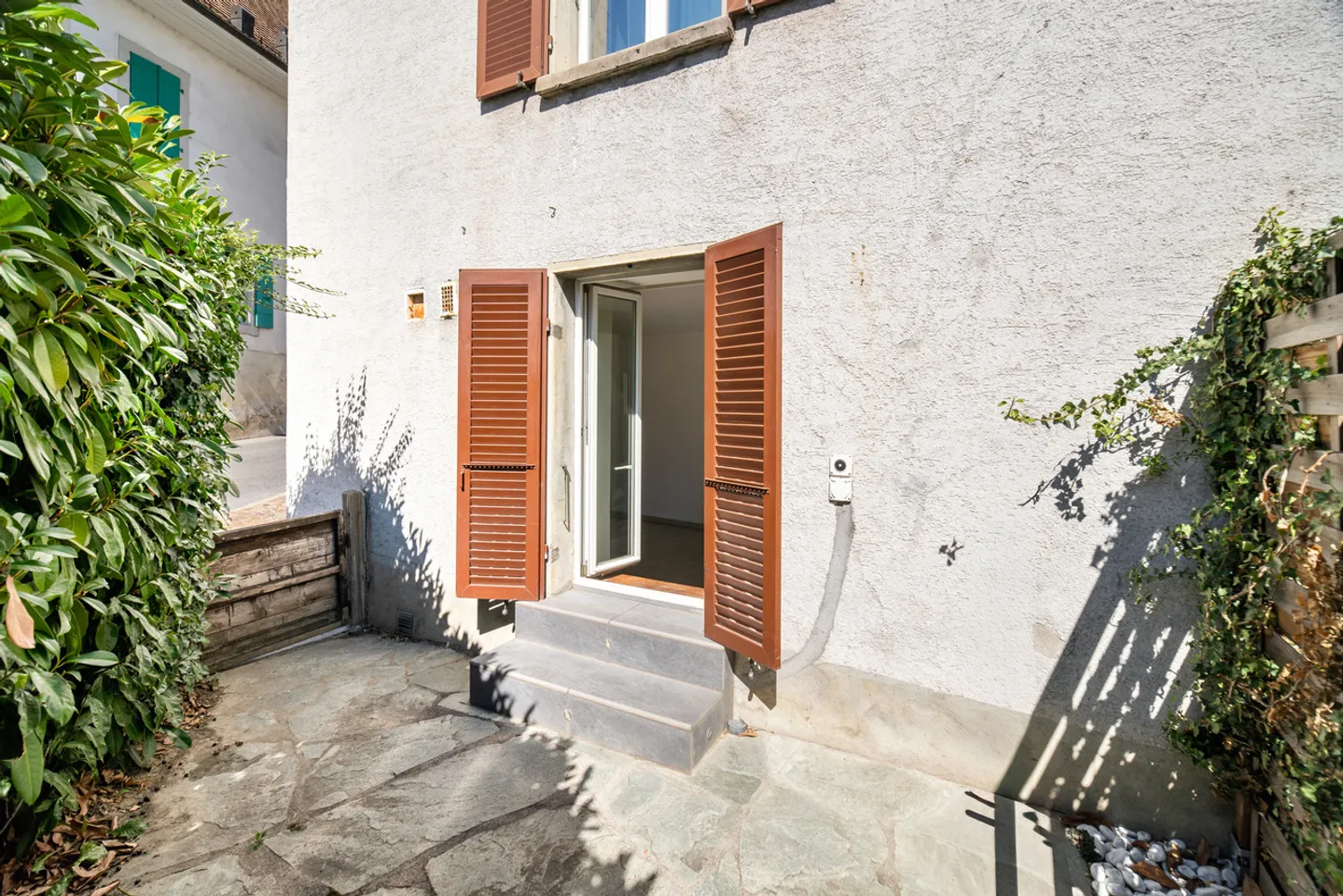 Bellissimo monolocale con giardino nel centro del villaggio di Begnins - Foto 7 di 8