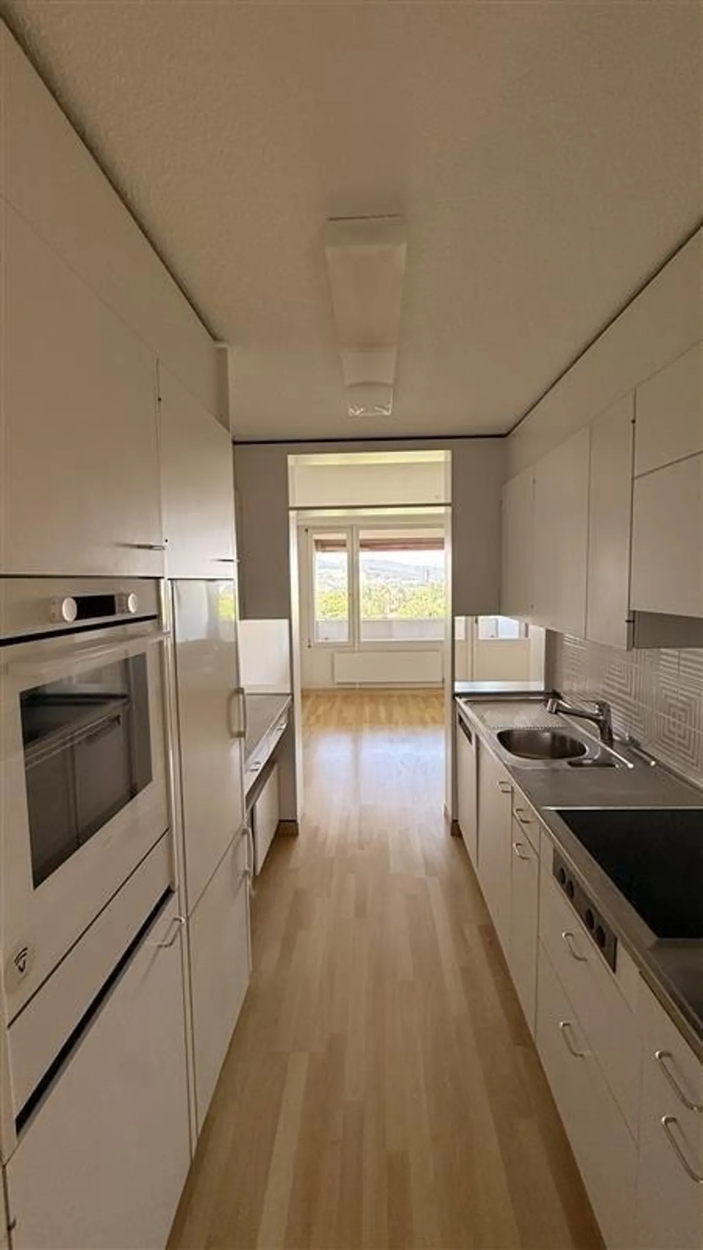 Charmante 3.5-Wohnung im 8. OG - Foto 2 di 7