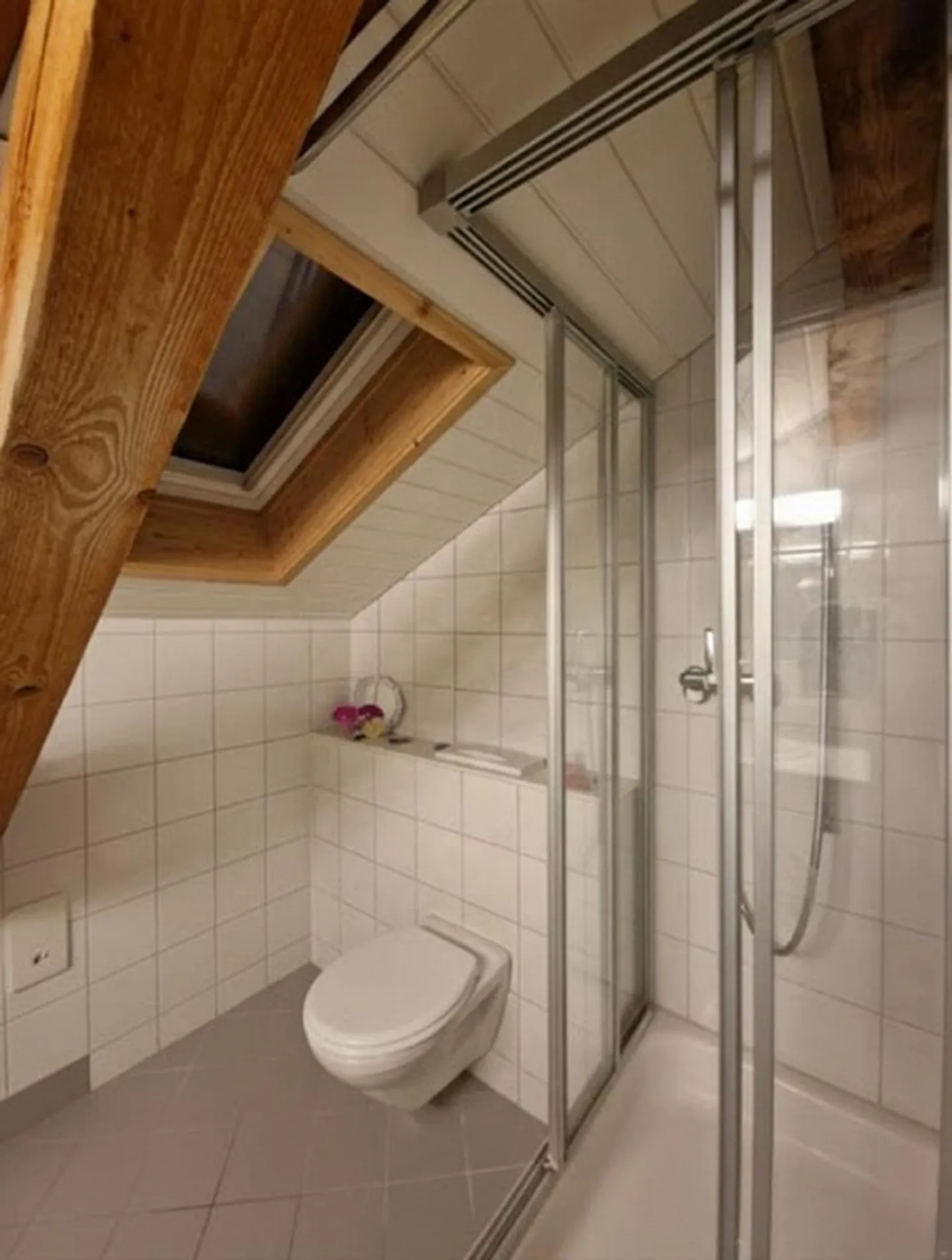 Vivre sous le toit - charmant appartement 1 chambre à St. Gallen - Photo 5 sur 6